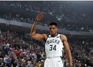 九游应用入口-字母哥重返赛场，持续失利首场状态出色，西班牙队观众沸腾！