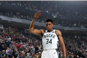 九游应用入口-字母哥重返赛场，持续失利首场状态出色，西班牙队观众沸腾！