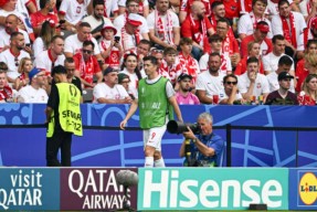 九游应用入口-莱万多夫斯基意外战胜法国队，反败为胜引爆全场！的简单介绍